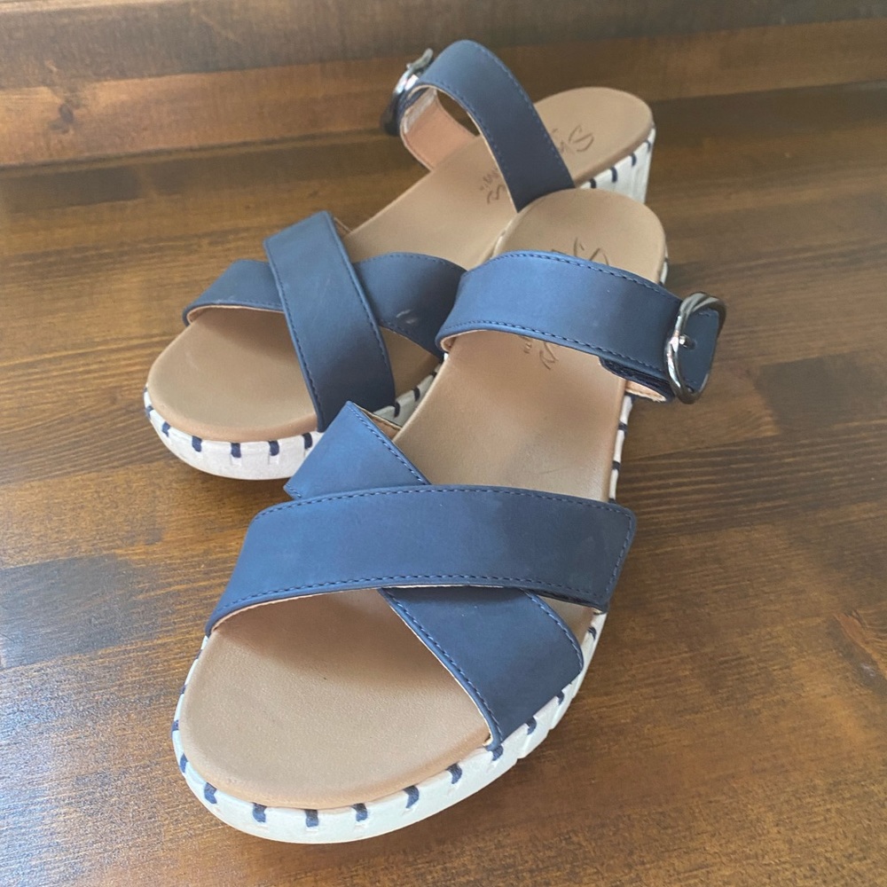 Sketchers Luxe Foam Sandals Navy Blue and White Wedge Slip On Sandal Size 10